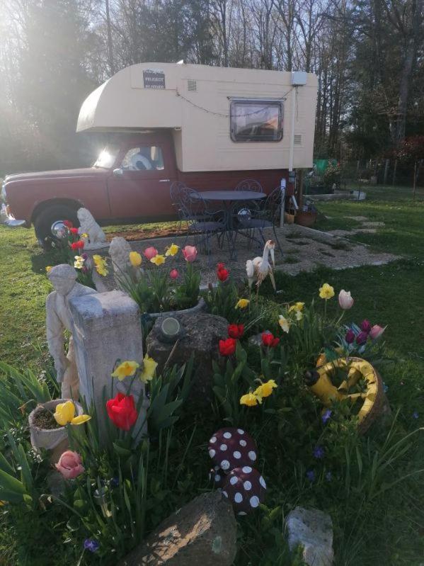 Le Pick Up 403 Vintage Hotell Oradour-sur-Glane Eksteriør bilde